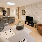 Boutique 2 Bed Abode - Parking - Garden Lejlighed *