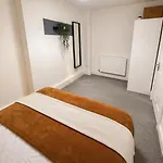 Boutique 2 Bed Abode - Parking - Garden *