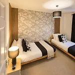 Boutique 2 Bed Abode - Parking - Garden