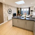 Daire Boutique 2 Bed Abode - Parking - Garden