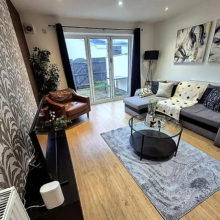 Boutique 2 Bed Abode - Parking - Garden