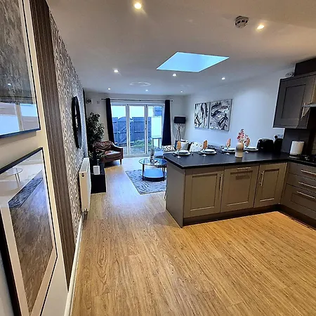 شقة Boutique 2 Bed Abode - Parking - Garden *