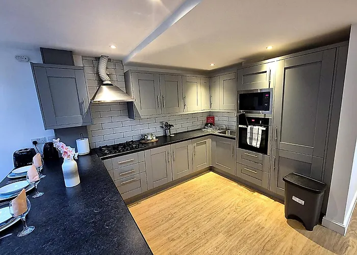 Boutique 2 Bed Abode - Parking - Garden Apartment Bristol