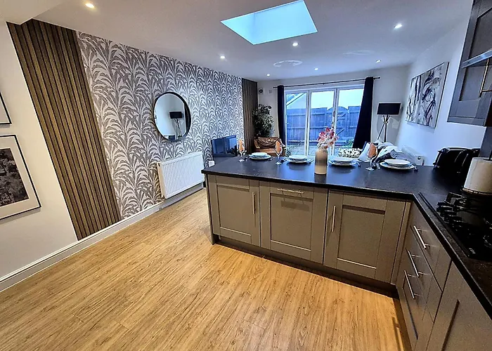 Boutique 2 Bed Abode - Parking - Garden *