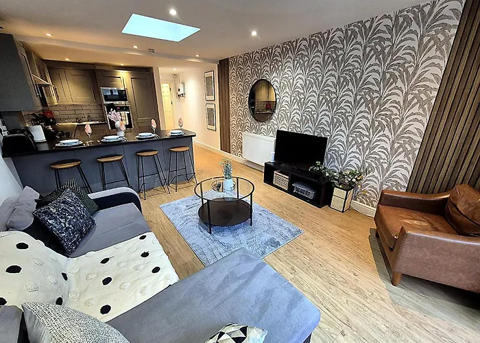 Boutique 2 Bed Abode - Parking - Garden Apartment Bristol