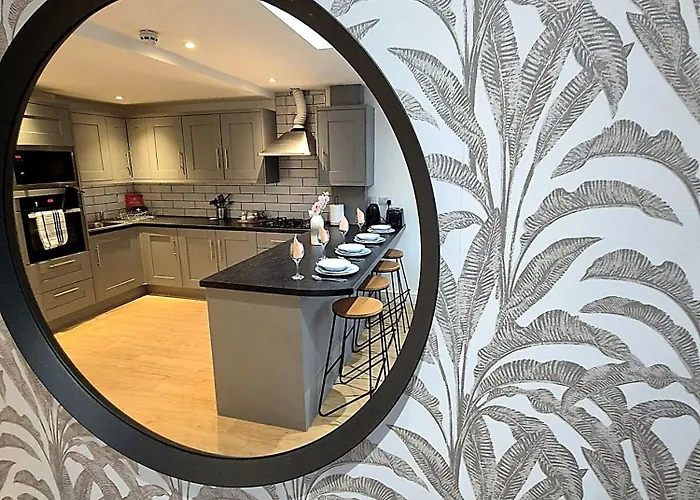 Boutique 2 Bed Abode - Parking - Garden Appartement