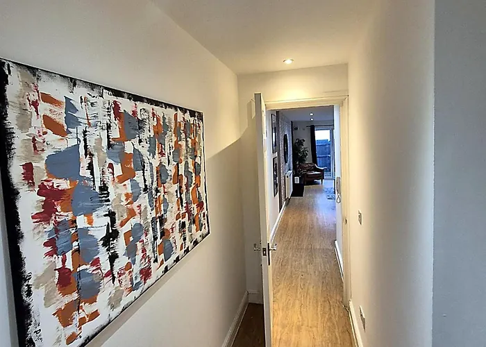 Boutique 2 Bed Abode - Parking - Garden