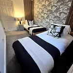 Апартаменти Boutique 2 Bed Abode - Parking - Garden
