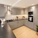 Boutique 2 Bed Abode - Parking - Garden Апартаменти *