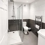 Апартаменти Boutique 2 Bed Abode - Parking - Garden