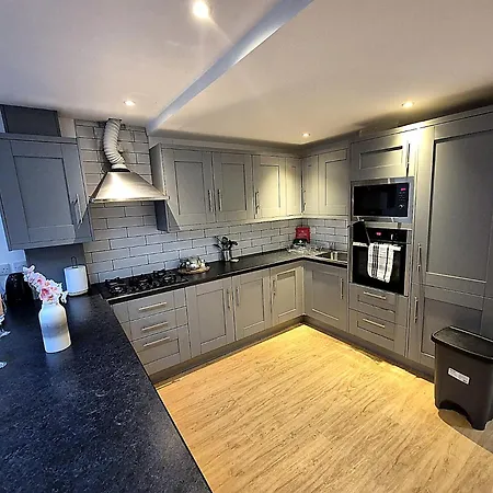 Boutique 2 Bed Abode - Parking - Garden Апартаменти Бристоль