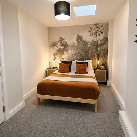 Boutique 2 Bed Abode - Parking - Garden